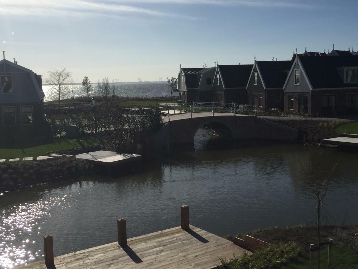 Luxurious Water Villa Uitdam Exteriör bild