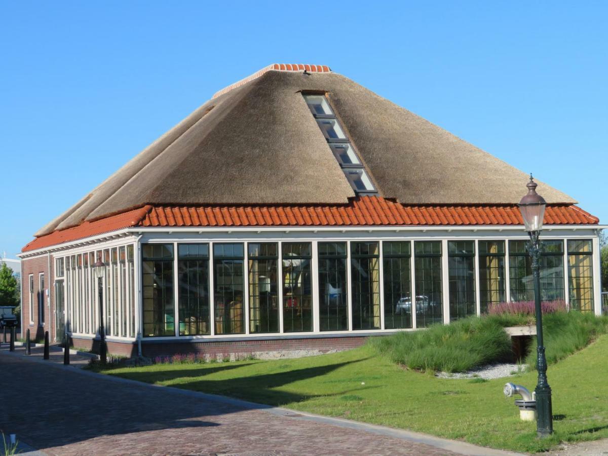 Luxurious Water Villa Uitdam Exteriör bild